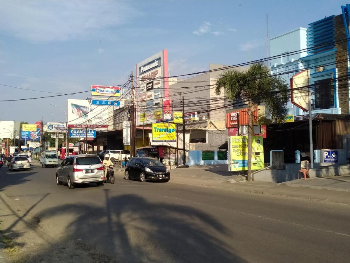 Hotel Syariah Tremigo Guesthouse Cirebon Exterior photo